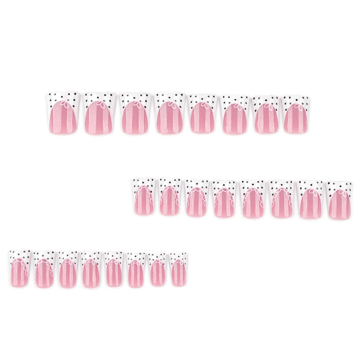 Artificial nail extensions with elegant lace design Kalsten