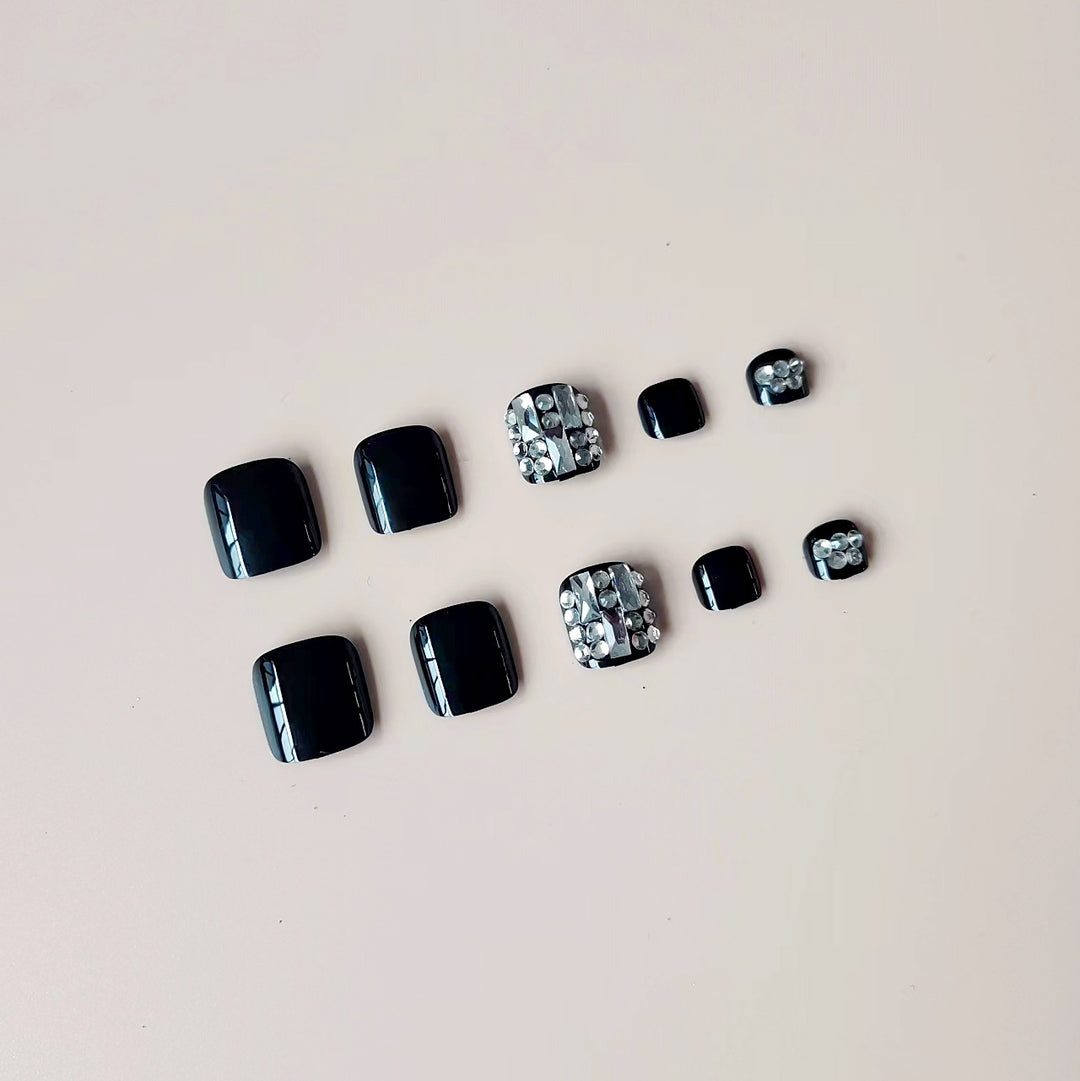 Artificial nail set with elegant rhinestone and glitter accents Kalsten
