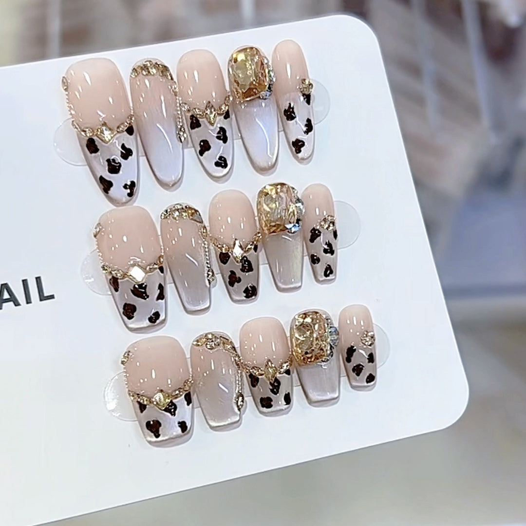 Artistic Press-On Nail Art Set with Luxe Accents Kalsten