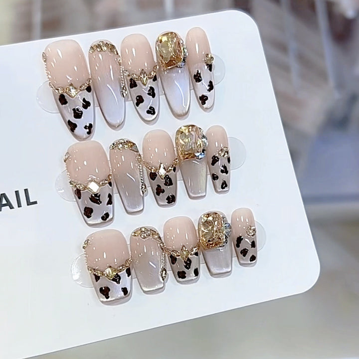 Artistic Press-On Nail Art Set with Luxe Accents Kalsten