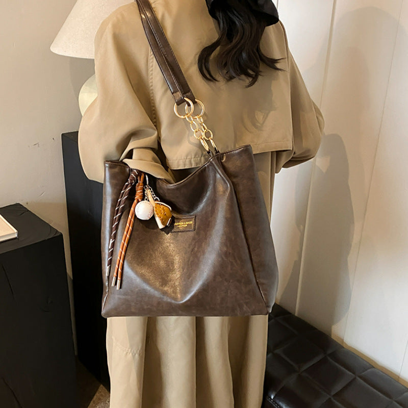 Luxurious Vintage-Inspired Handbag Kalsten
