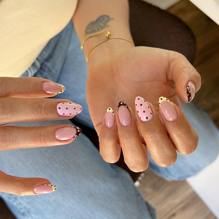 Glamorous stiletto nails with elegant star design Kalsten