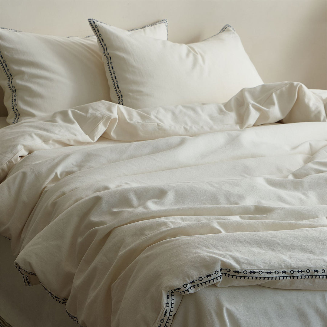 Bedding set made of organic cotton-linen with fine border embroidery