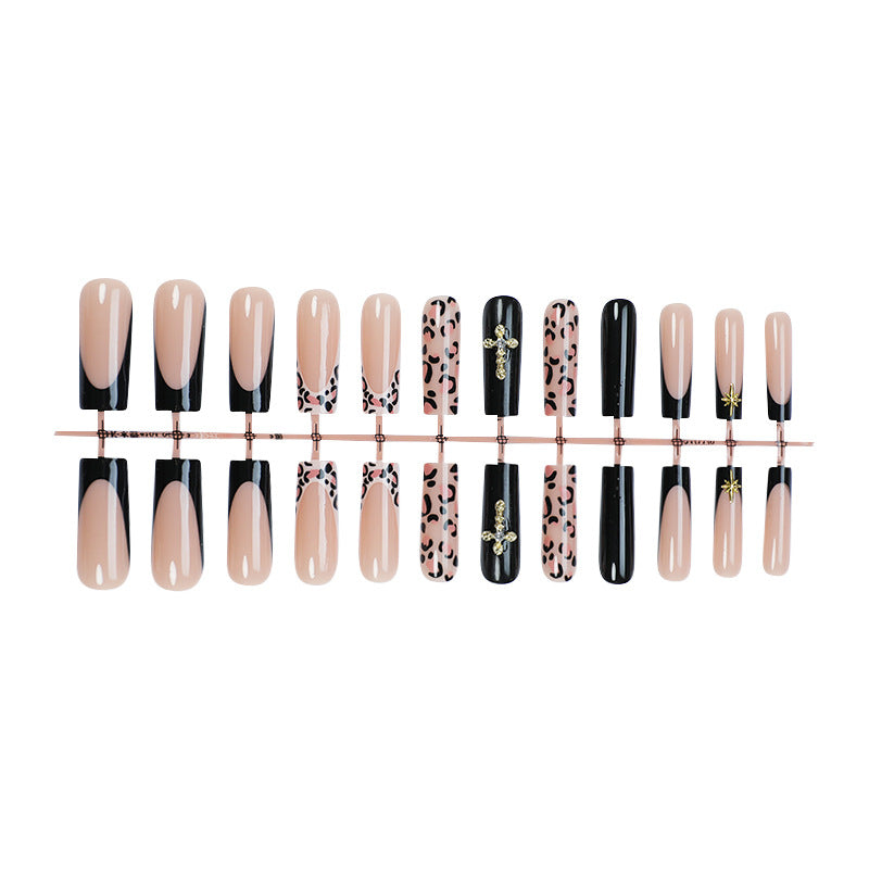 Artificial nail set with aesthetic accents and elegant designs Kalsten