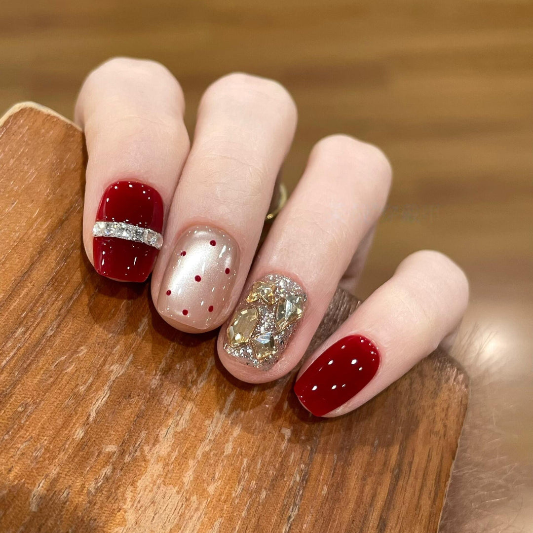 Glamorous artificial nails with sparkling rhinestones Kalsten