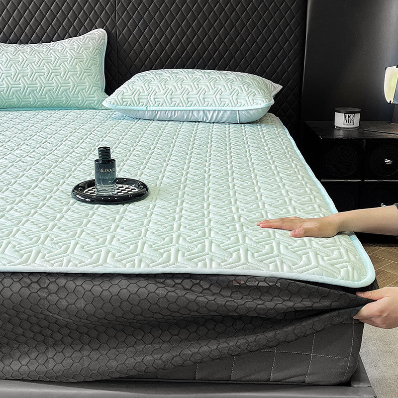 Mattress protector-topper with cooling microfibre quilting and non-slip bottom