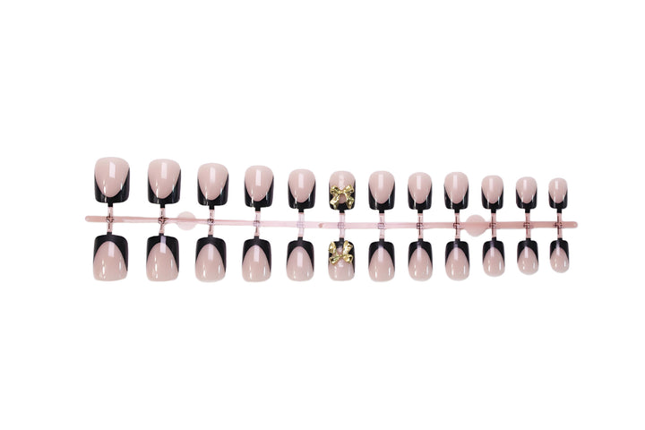Artificial nail set with stylish and elegant black lace tips Kalsten