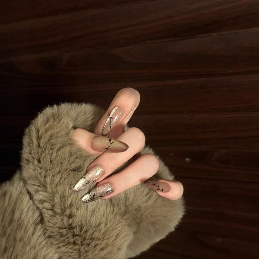 Artificial nails in elegant design Kalsten