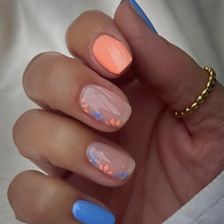 Creative nail set with floral and glamorous design Kalsten
