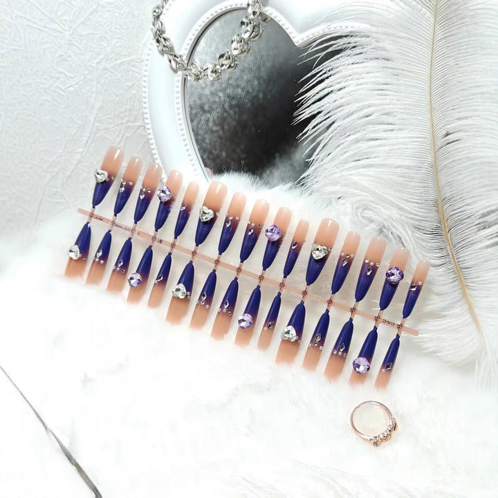 Artificial nails with elegant glitter design and 3D rhinestone accents Kalsten