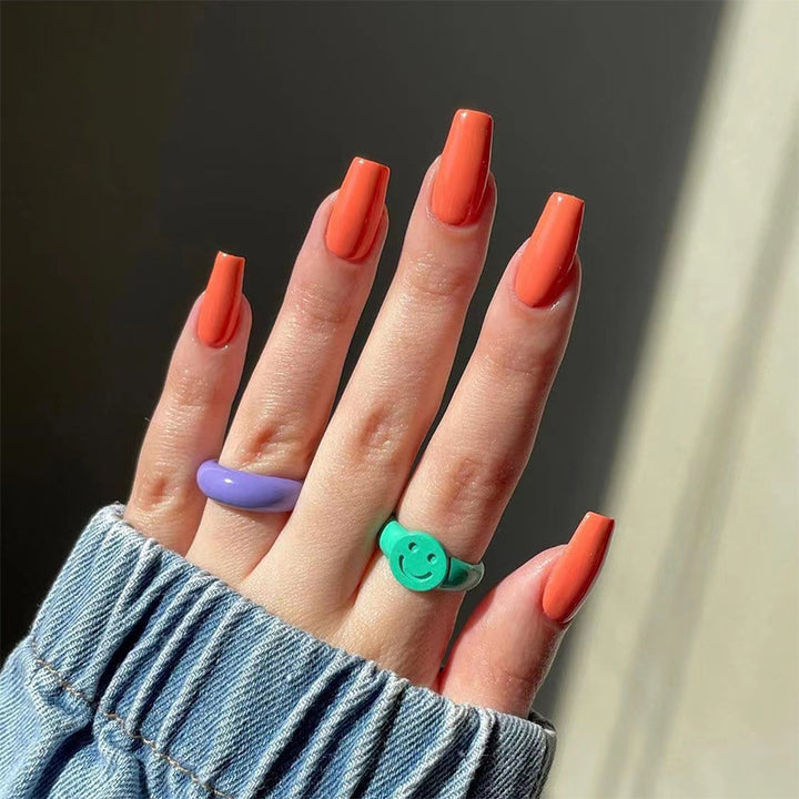 Stylish artificial nails in elegant gloss finish Kalsten
