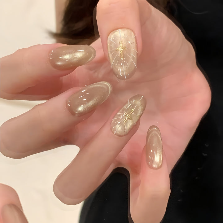 High-gloss artificial nails with filigree accents Kalsten