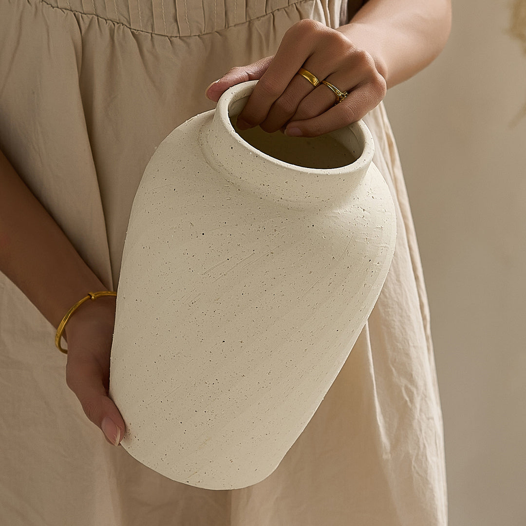 Elegant and modern ceramic vase Kalsten