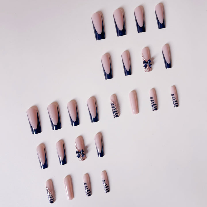 Artificial nail set with elegant tips and glamorous accents Kalsten