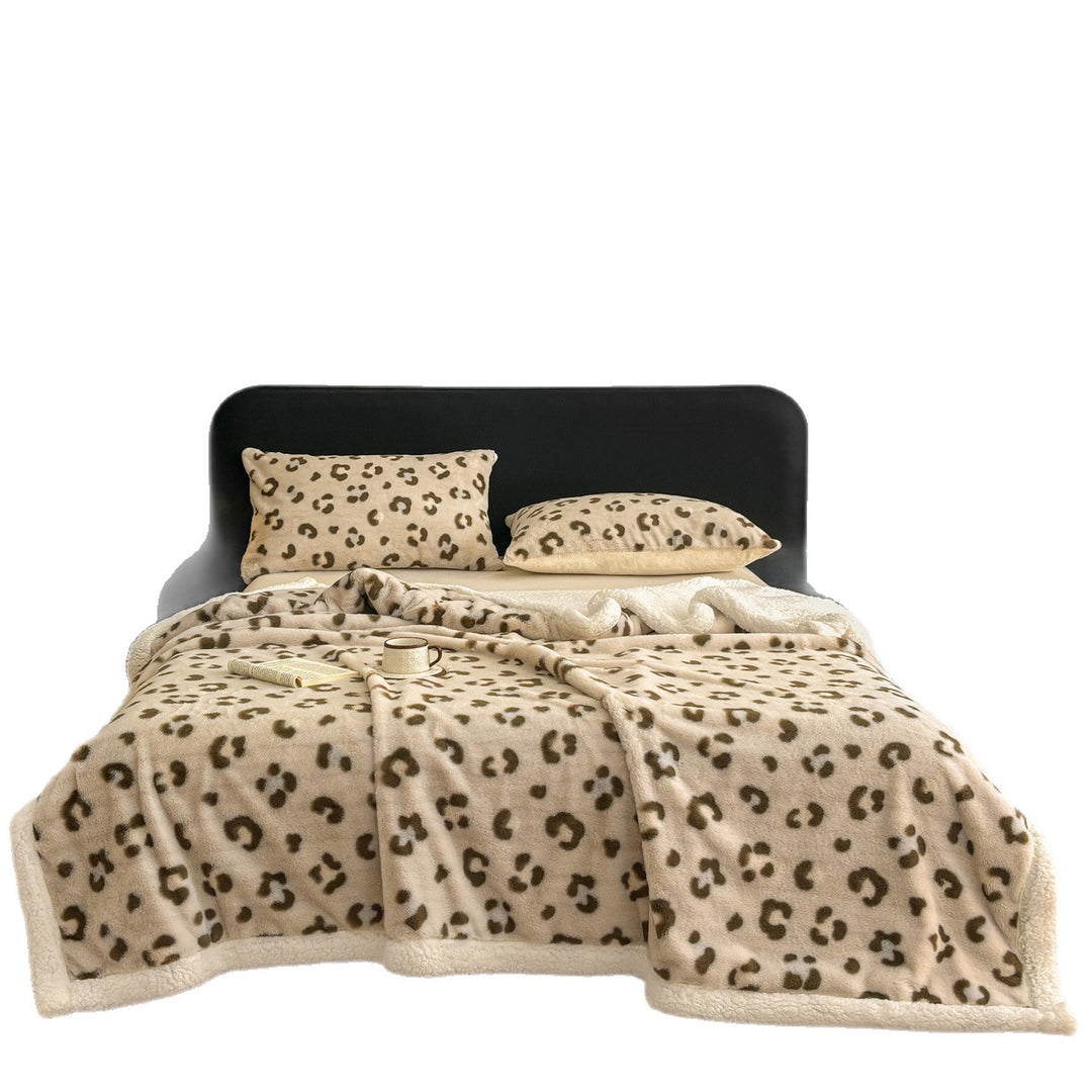 Women's Plush Leopard Print Throw Blanket