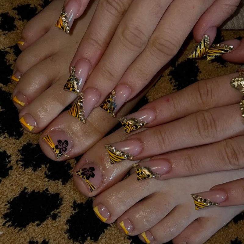 Artistic Premium Press-On Nail Set with Floral and Gem Accents kalsten