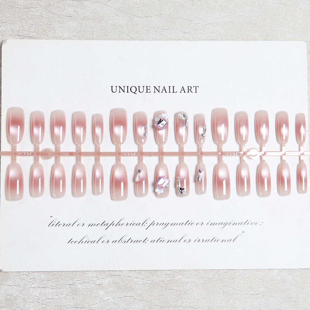 Nail art set with glamorous 3D applications and elegant floral decorations Kalsten