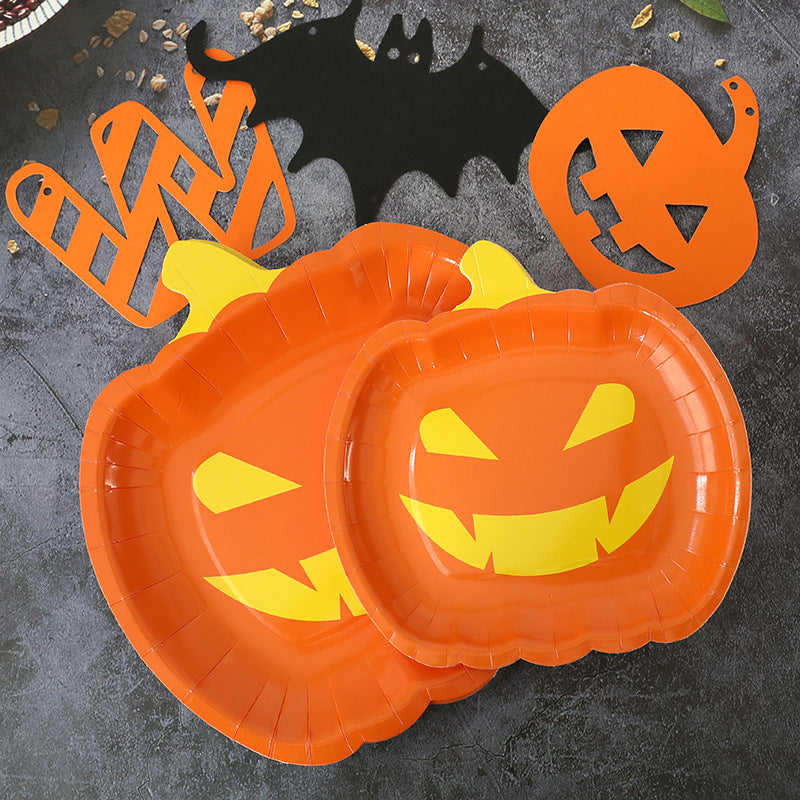 Pumpkin-shaped paper plate for Thanksgiving