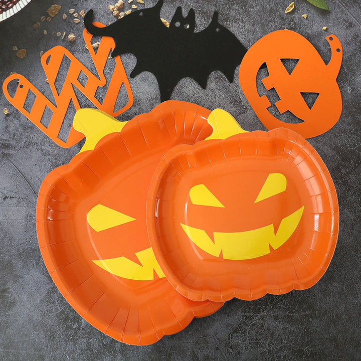 Pumpkin-shaped paper plate for Thanksgiving