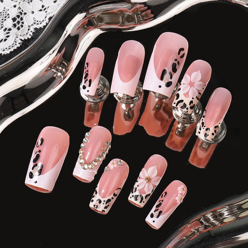 Artistic Nail Design Kalsten