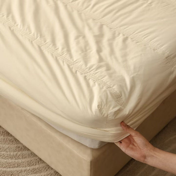Comfort cold foam mattress with orthopedic shoulder zone and removable hygienic cover