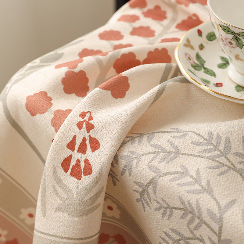 Rectangular easy-care tablecloth in floral jacquard with decorative border Kalsten