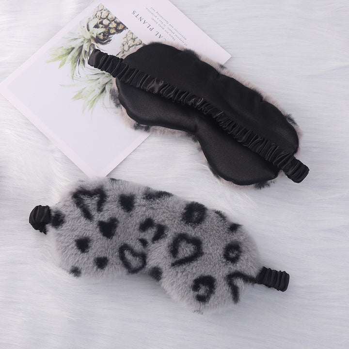 Women's cuddly faux fur sleep mask with heart-embossed surface and gathered comfort band Kalsten