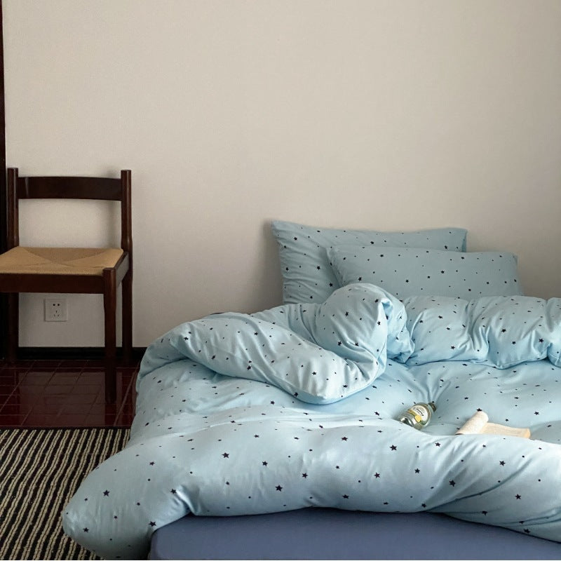 Bedding set made of soft cotton percale with a minimalist star pattern
