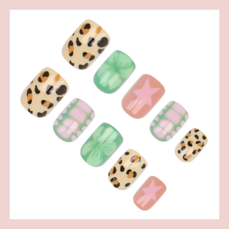 Nail kit with modern animal and flower designs Kalsten