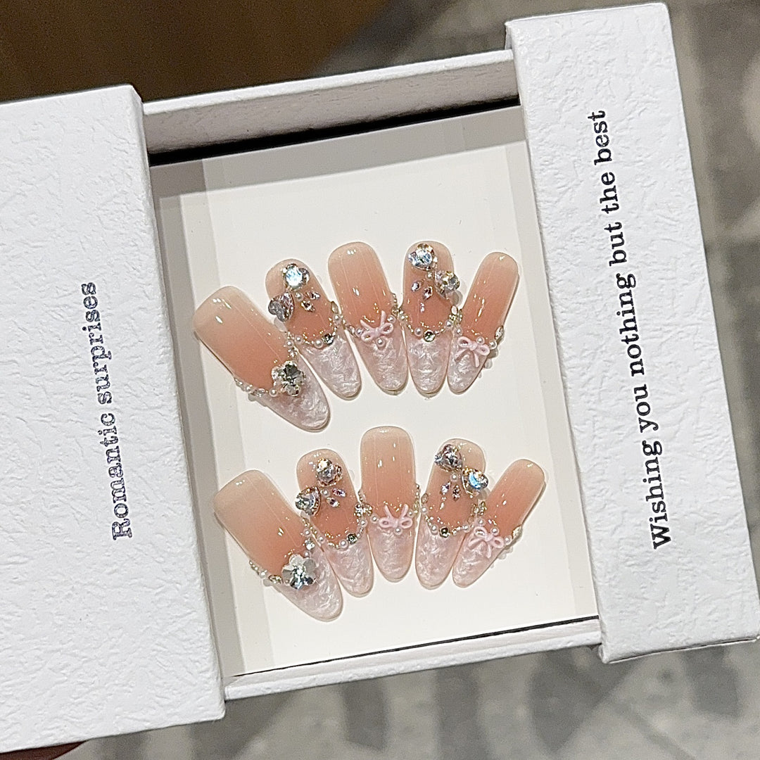 Artificial nails with romantic rhinestone details Kalsten