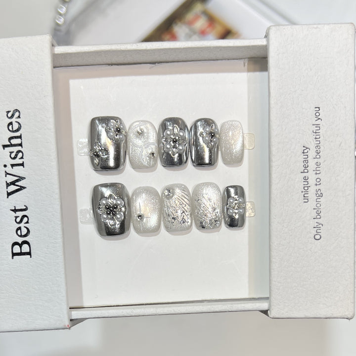 Decorative Silver Press-On Nail Set Kalsten