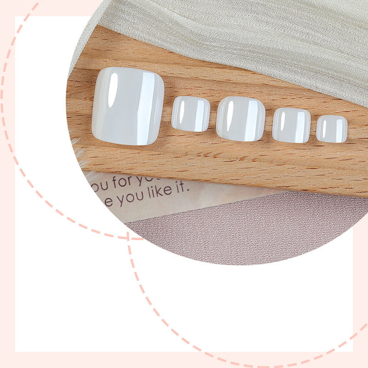 Artificial nail set with versatile shapes and smooth finish Kalsten