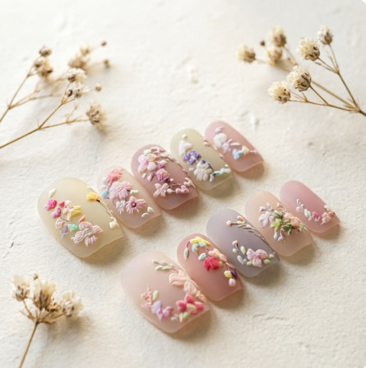 Art nail design with floral motifs Kalsten