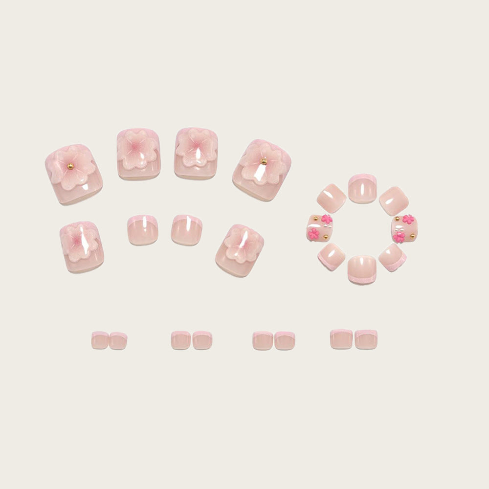 Nail art with floral accents Kalsten