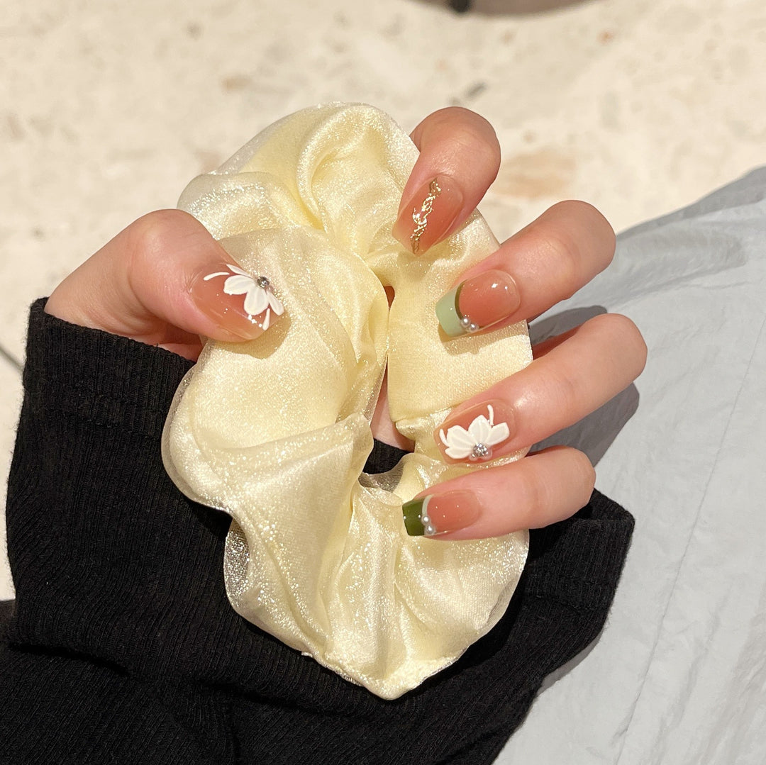 Floral-Inspired Press-On Nail Set Kalsten