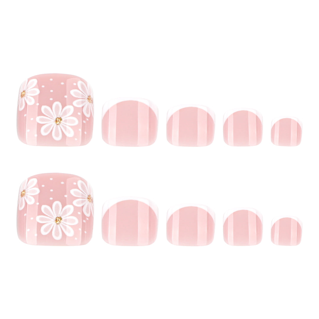 Artistic toenail art with elegant daisy motifs Kalsten