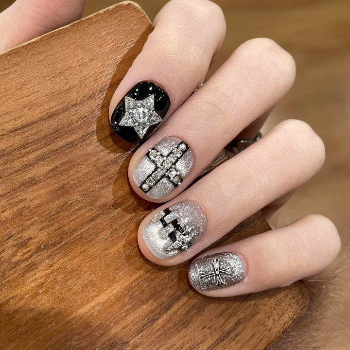 Glamorous artificial nails with rhinestone and glitter motifs Kalsten