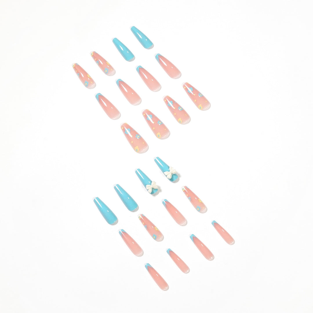 Artistic and playful nail extensions with floral patterns Kalsten