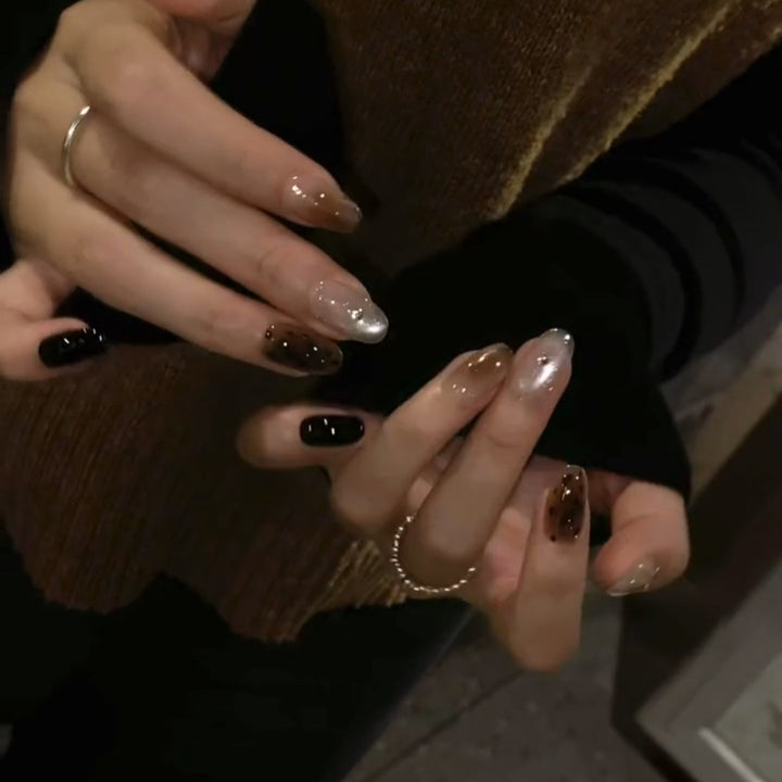 Artificial nail set with innovative ombre design and pattern Kalsten