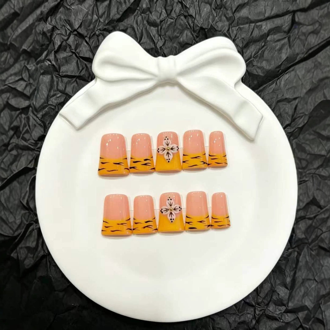Artistic Gradient Press-On Nail Set