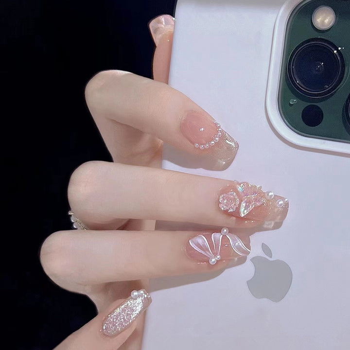 Elegant and Artistic Artificial Nails Kalsten