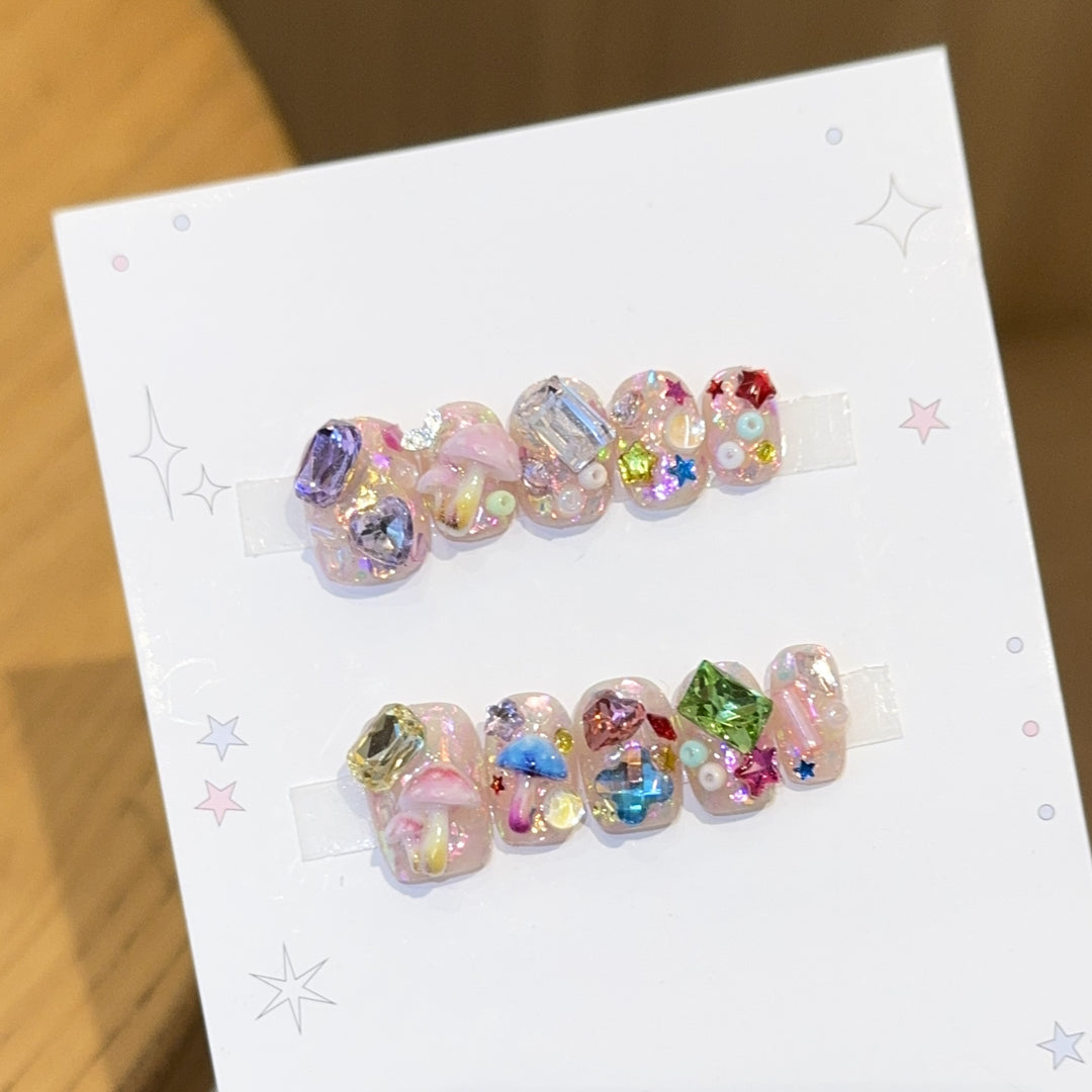 Artificial nails with sparkling crystal accents Kalsten