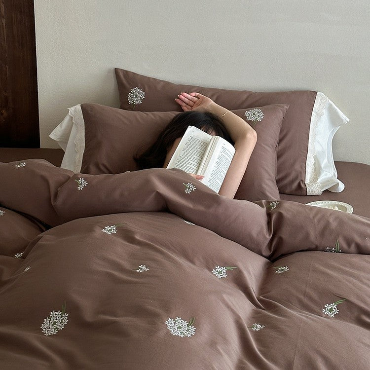 Embroidered bed linen set made of cotton satin with subtle scattered flower embroidery