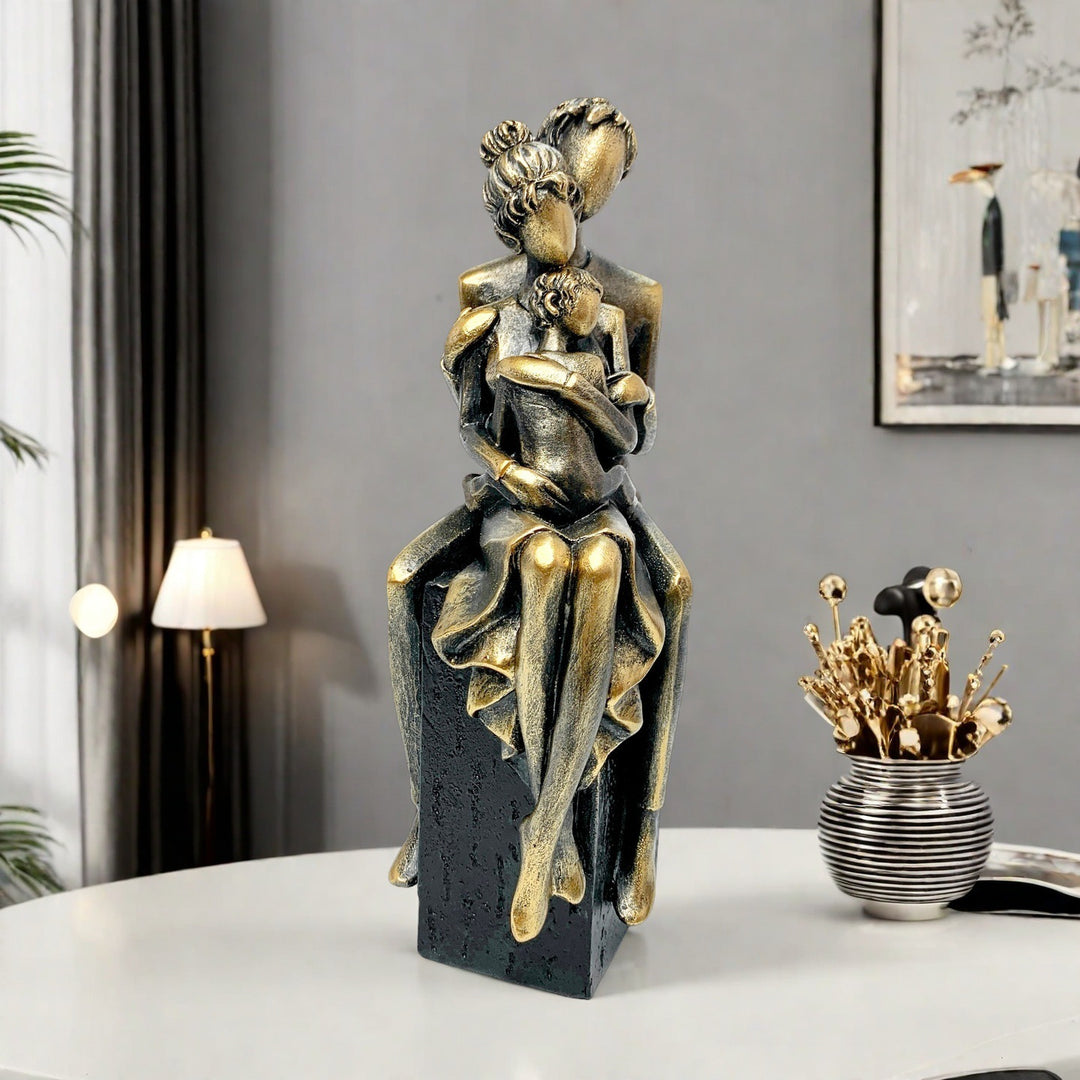 Elegant sculpture of a romantic couple Kalsten