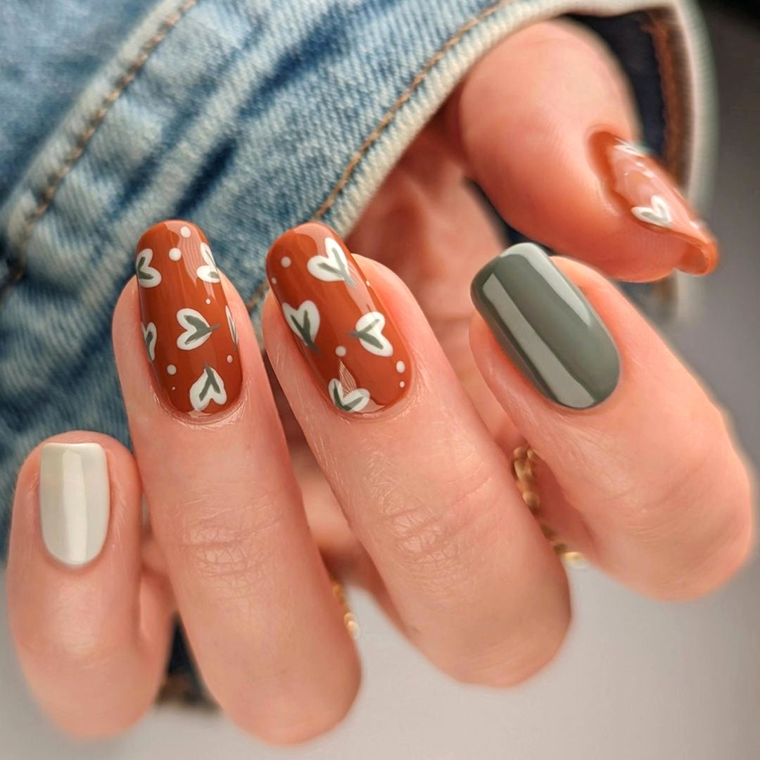 Elegant artificial nails with creative heart decorations Kalsten