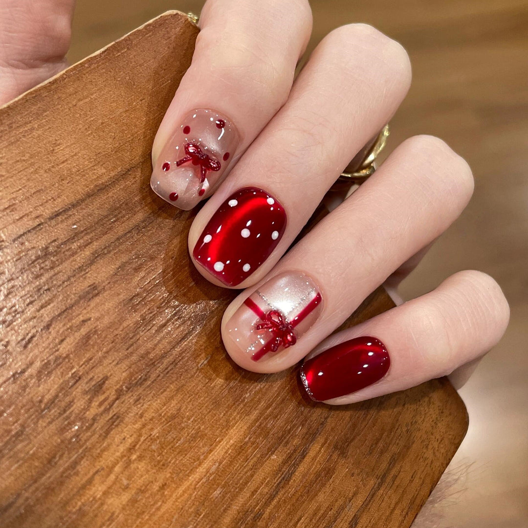Artificial nails with festive gift design Kalsten