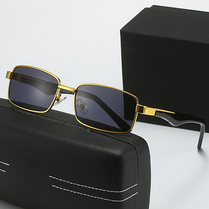 Women's corrective glasses with elegant gold-colored frame and stylish design Kalsten