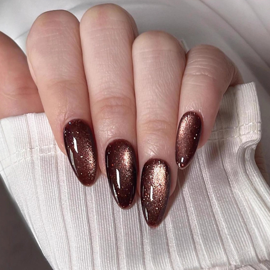 Glamorous artificial nails with elegant glitter finish Kalsten