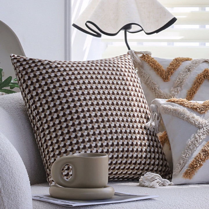 Square cushion cover made of cotton-linen with raised diamond tufting and corner tassels Kalsten