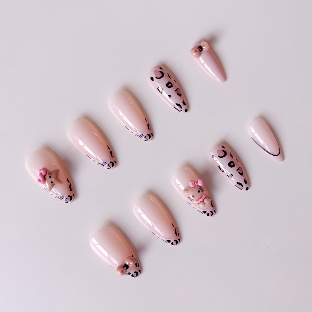 Artificial nail set with playful animal motifs and glitter accents Kalsten